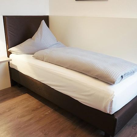 Hotel Am Ostpark Neubiberg Bagian luar foto
