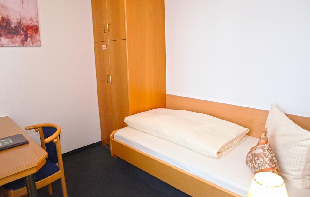 Hotel Am Ostpark Neubiberg Ruang foto