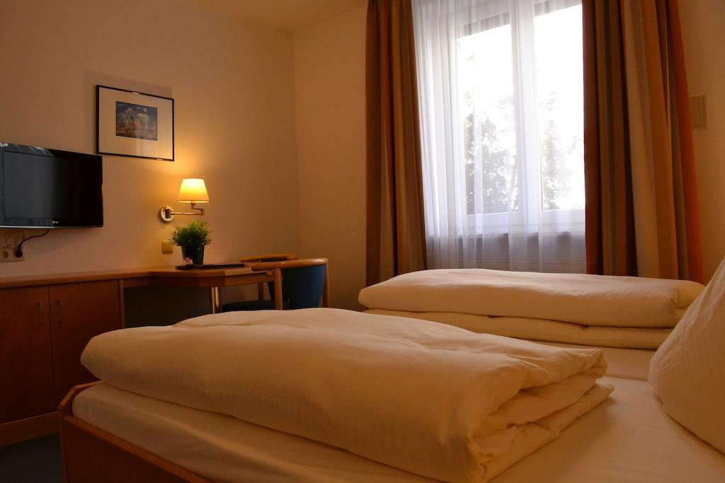 Hotel Am Ostpark Neubiberg Ruang foto