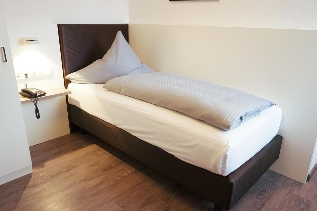 Hotel Am Ostpark Neubiberg Bagian luar foto