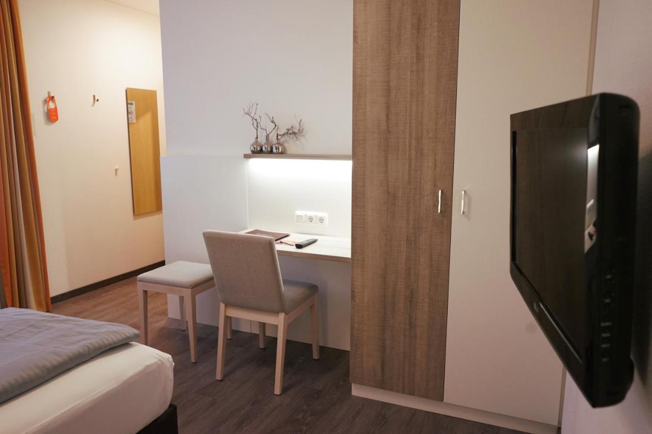 Hotel Am Ostpark Neubiberg Bagian luar foto