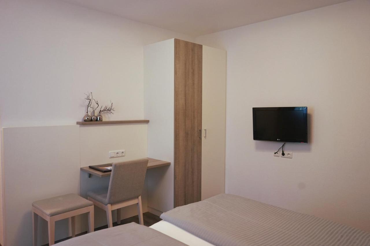 Hotel Am Ostpark Neubiberg Bagian luar foto