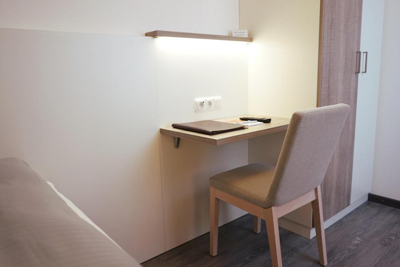 Hotel Am Ostpark Neubiberg Bagian luar foto