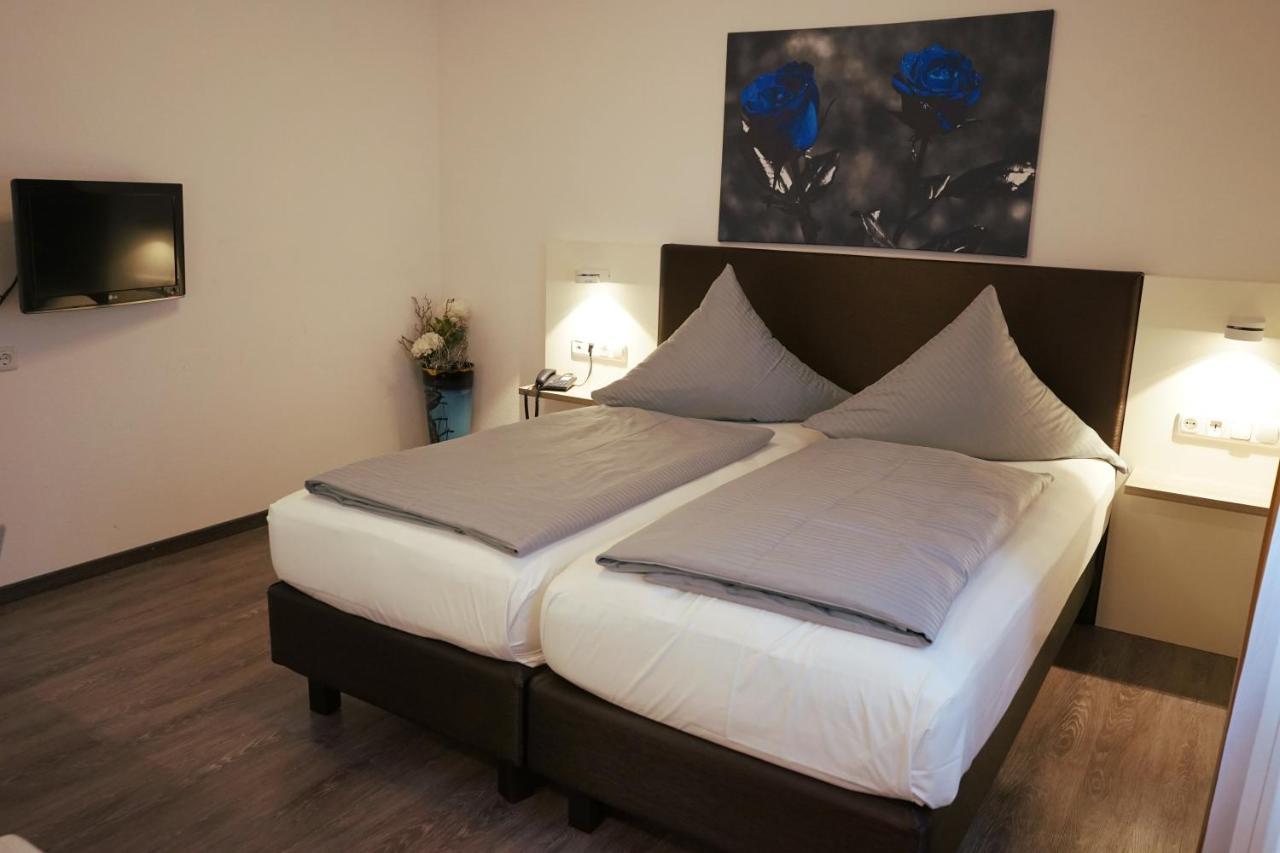 Hotel Am Ostpark Neubiberg Bagian luar foto