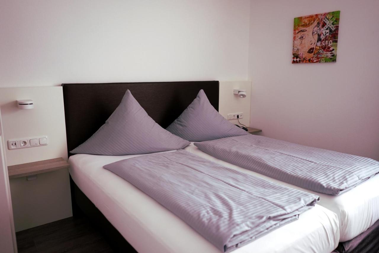 Hotel Am Ostpark Neubiberg Bagian luar foto