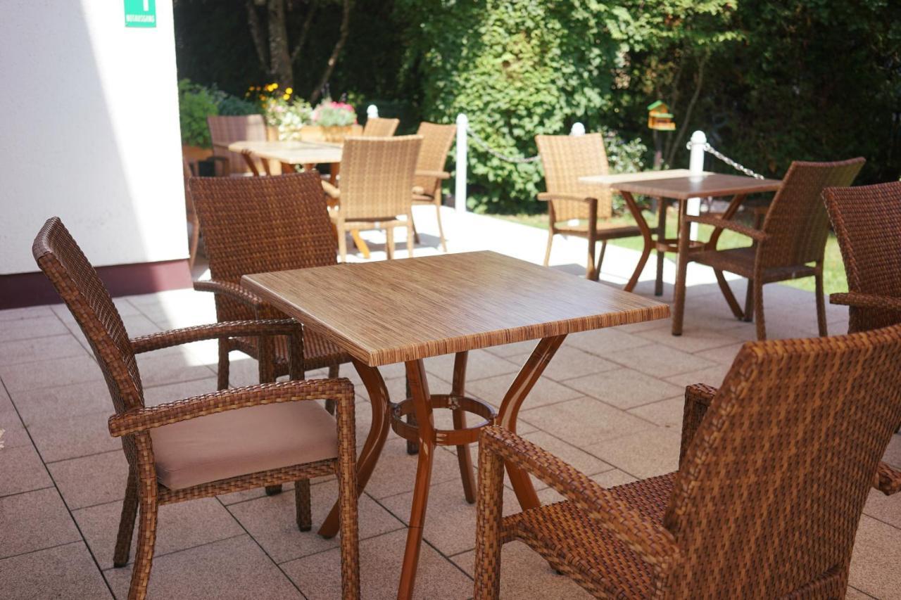 Hotel Am Ostpark Neubiberg Bagian luar foto